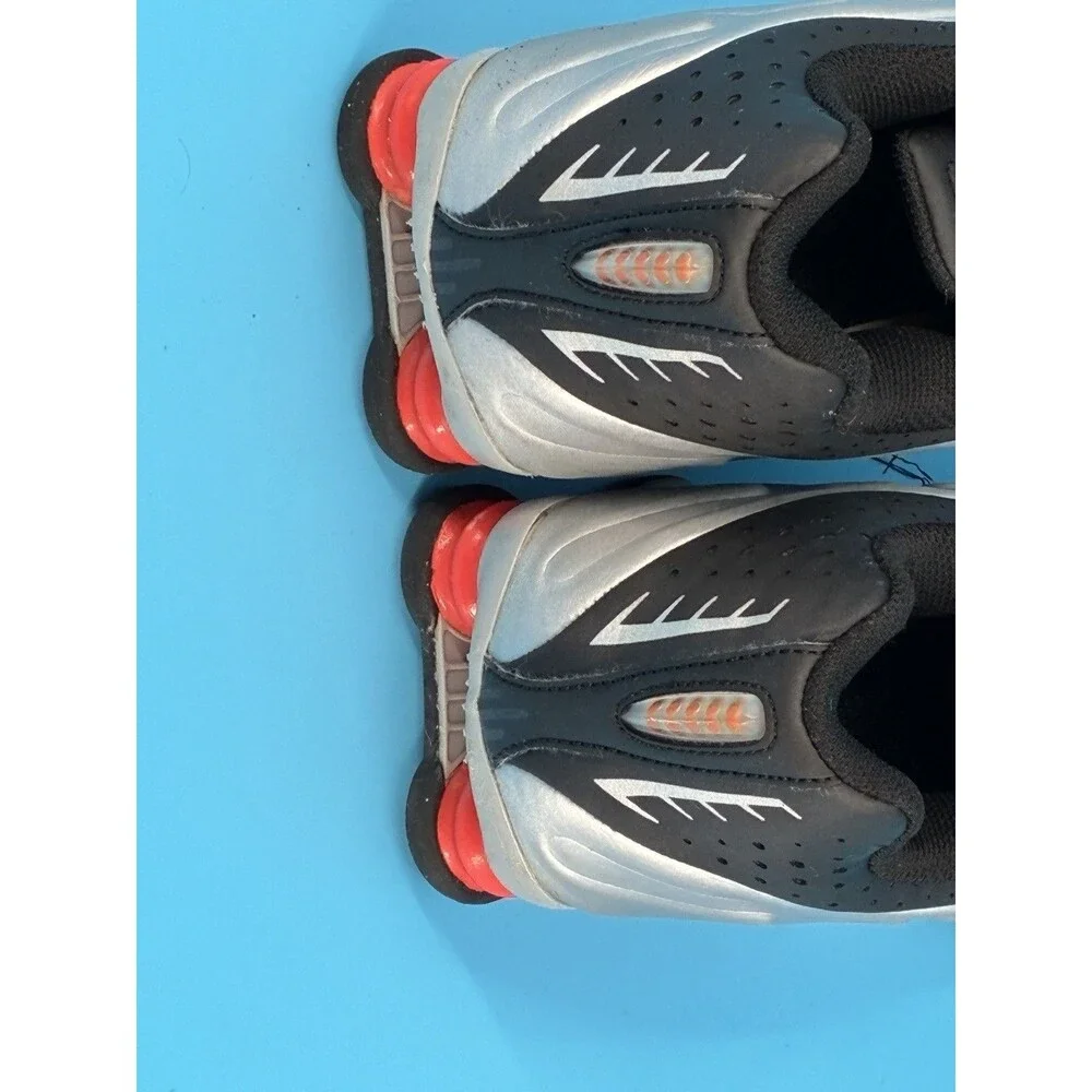 Nike Shox R4 GS 6Y Women’s 7.5 Metallic Silver Black Red CW2626-005